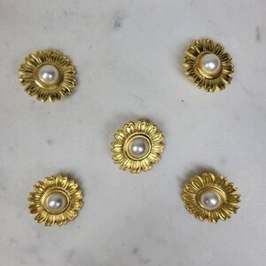 VTG Pearl Flower Buttons 1" Matte Gold Tone Set of 5 Designer Style Arrow Marked